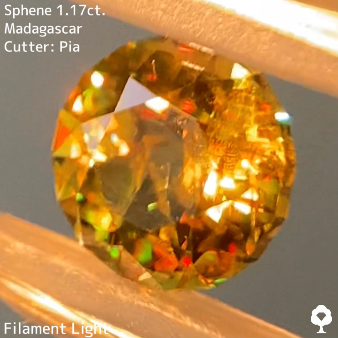 いつでもパーティー気分が味わえるファイアー踊る万華鏡ラウンド★スフェーン 1.17ct