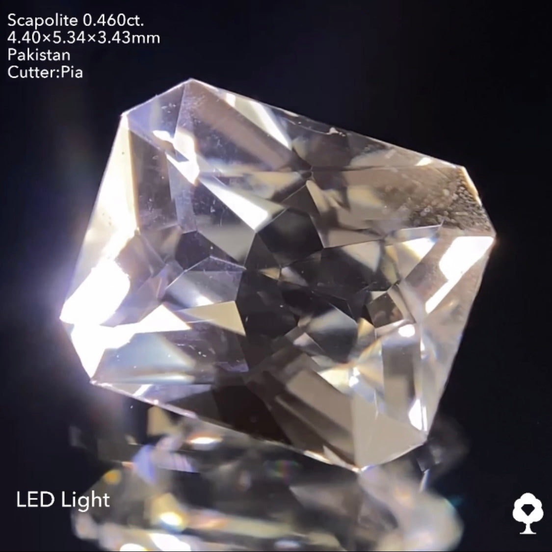 UV蛍光美しい煌めくラディアント系オクタゴン★スキャポライト0.460ct ピアッちゃん作品