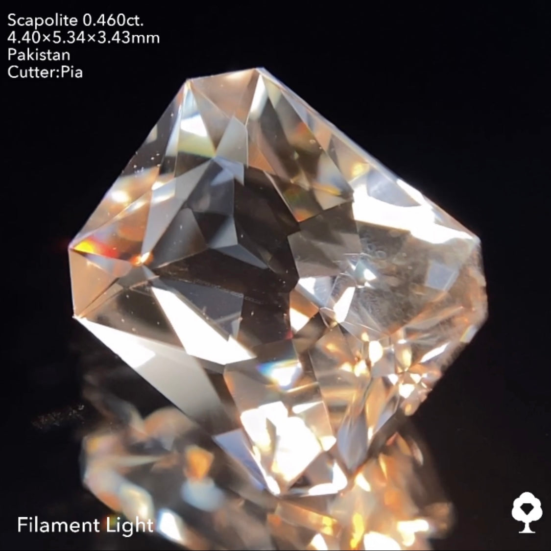 UV蛍光美しい煌めくラディアント系オクタゴン★スキャポライト0.460ct ピアッちゃん作品