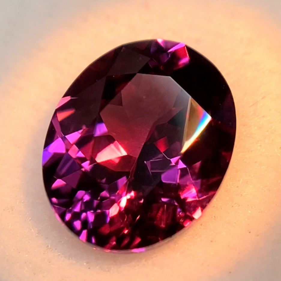 【GTY閉店大感謝祭】👽完成度高い濃美ピンクオーバル★ロードライトガーネット0.98ct ピアッ作品