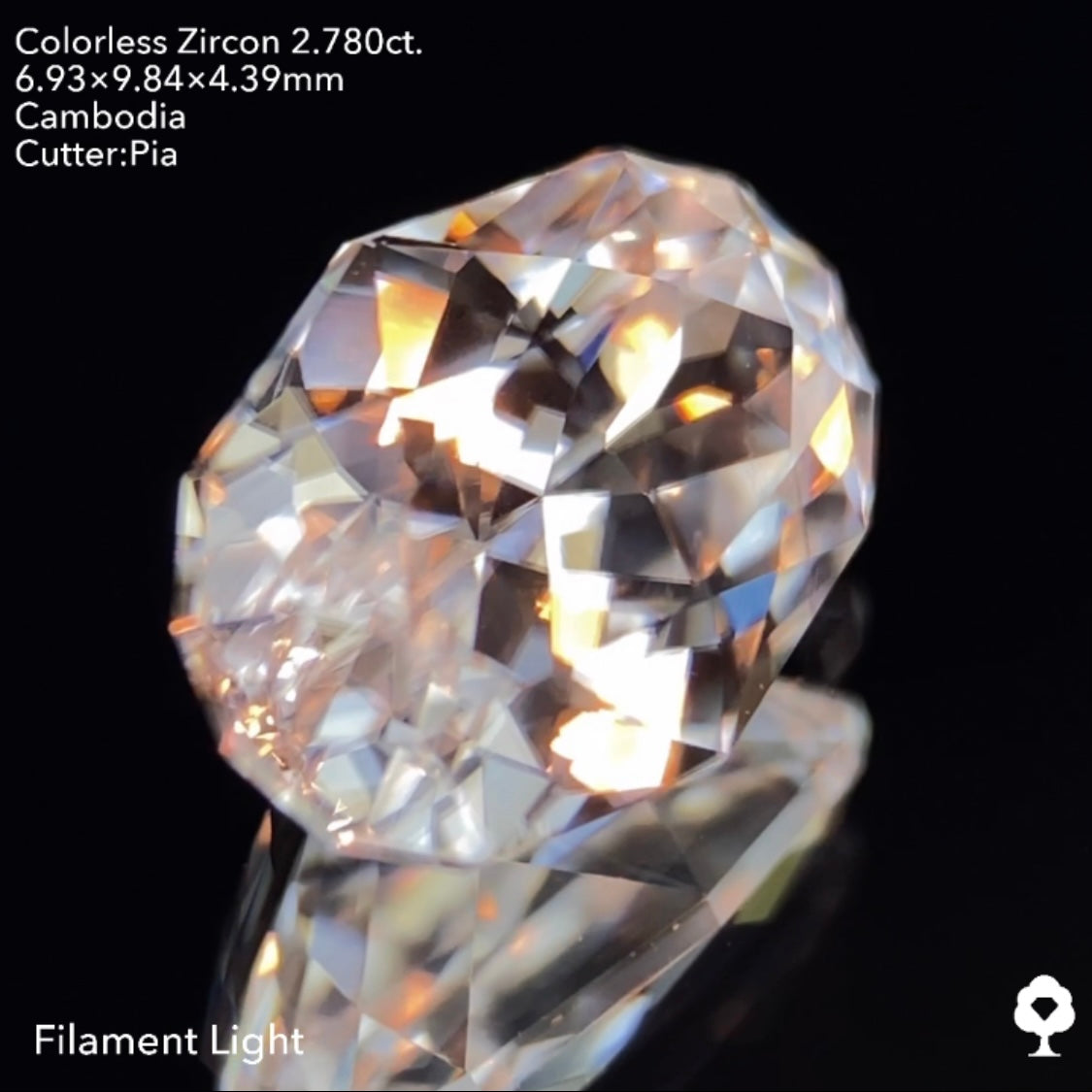 【サイレンタイムセール】凄まじいファイアーを放つクラリティ抜群の美ファンシーオーバル★カラーレスジルコン 2.780ct ピアッちゃん作品