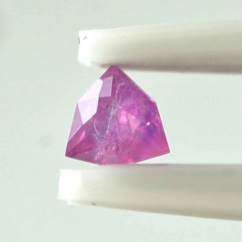 こんなカシミール見たことない❗️ファンシーカットの非加熱カシミールサファイア0.187ct💎ピアッちゃん作品