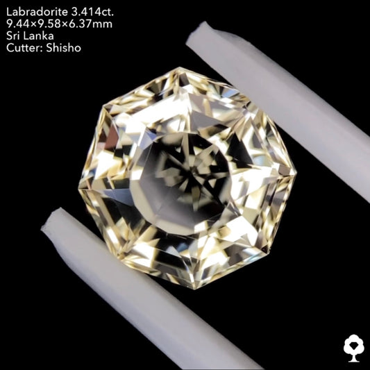 曇りなき圧巻の輝きを放つ太陽オクタゴン★ラブラドライト3.414ct. 師匠作品
