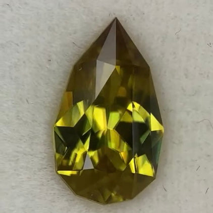 【SOLD OUT】スフェーン1.38ct ピアッちゃん作品