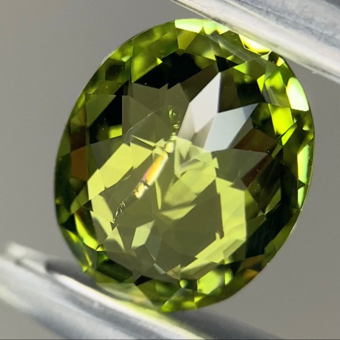 【10/10(月)21:30終了‼️】パロット虹クリソベリル2.506ct🌈キューブカット入り♬ゲオちゃん作品