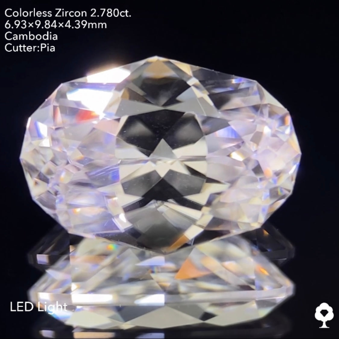 【サイレンタイムセール】凄まじいファイアーを放つクラリティ抜群の美ファンシーオーバル★カラーレスジルコン 2.780ct ピアッちゃん作品