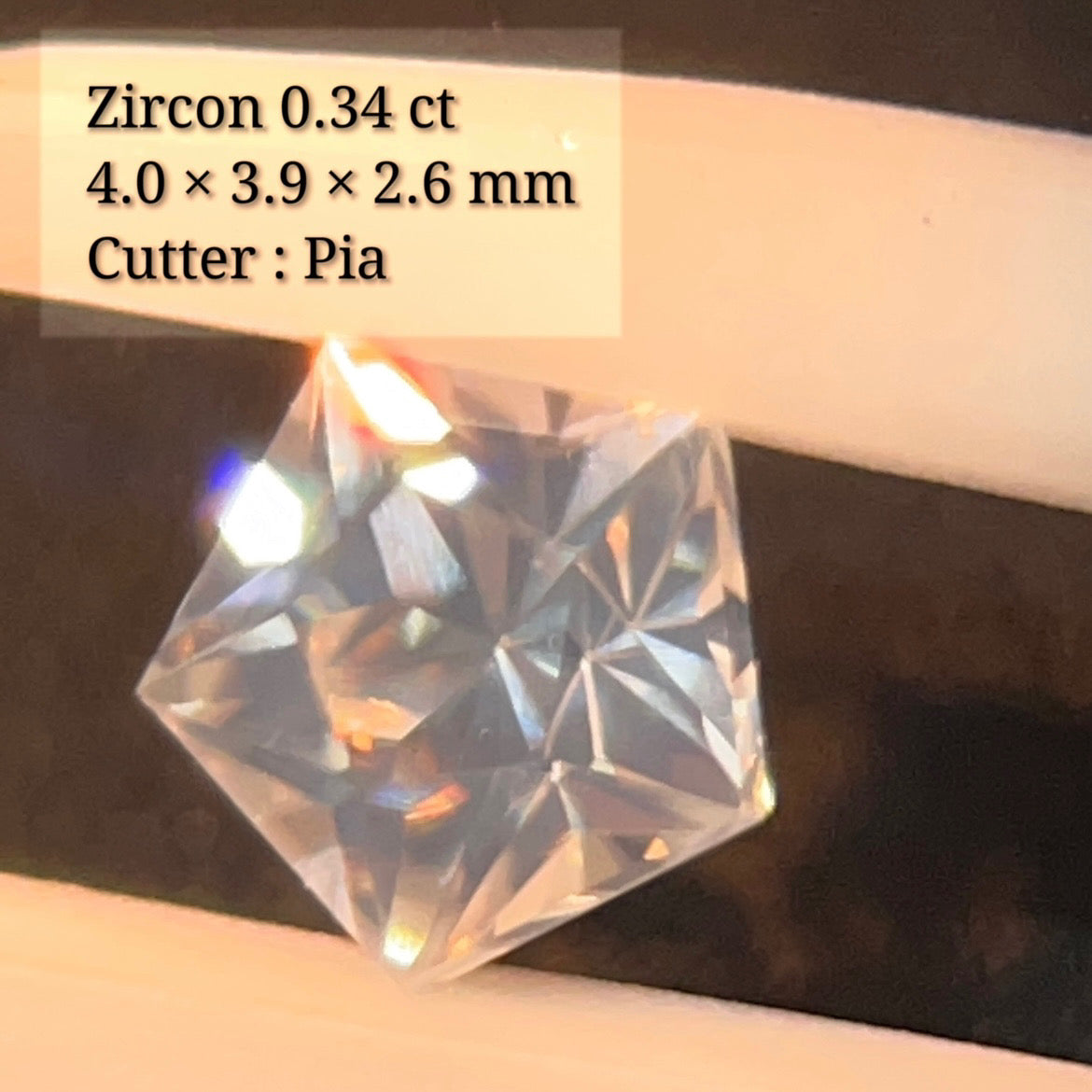 【SOLDOUT】カラーレスジルコン 0.34 ct ピアっちゃん作品 2/10 チャットオークション