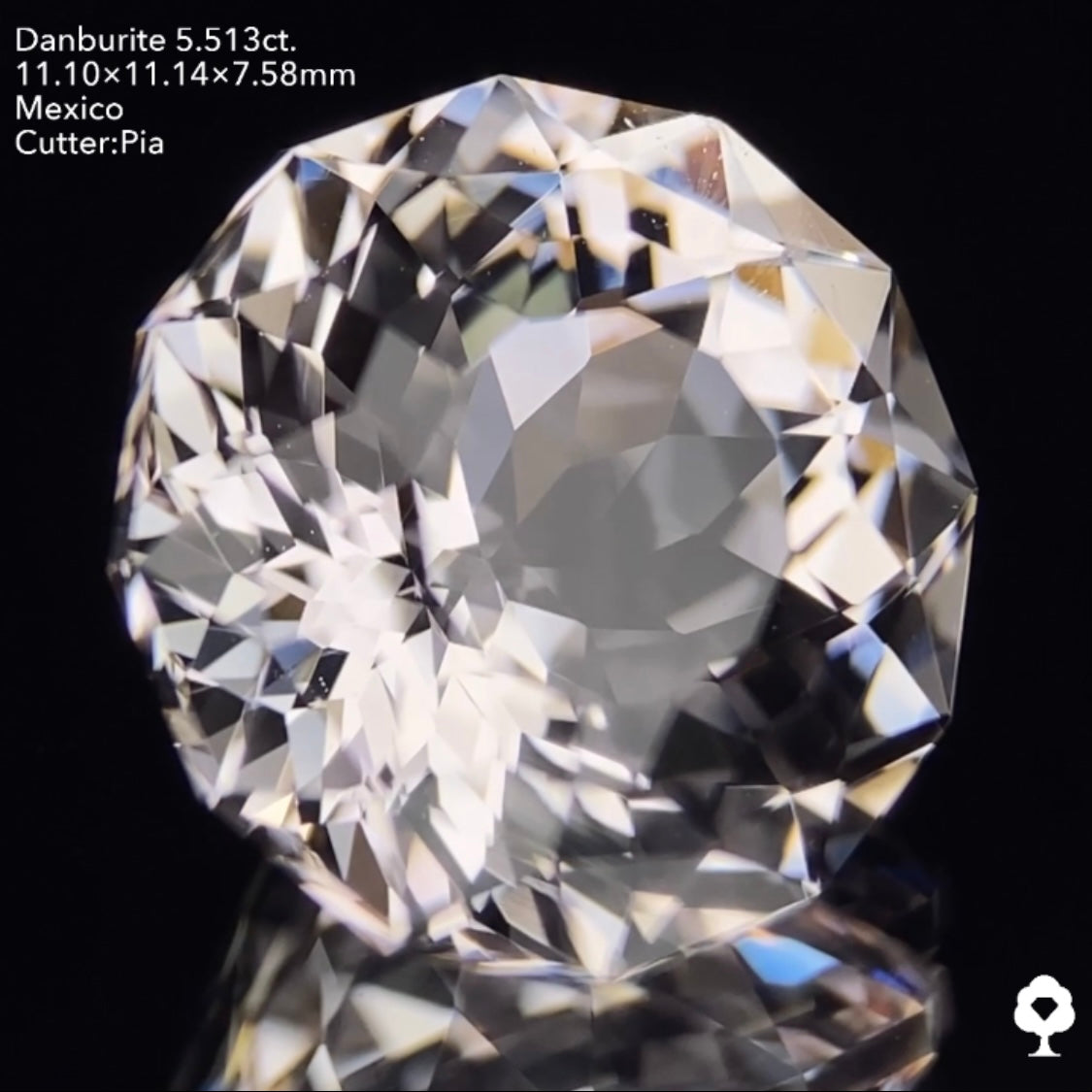 クラウンの新カットによるギラギラが美しい★カラーレスダンビュライト5.513ct ピアッちゃん作品