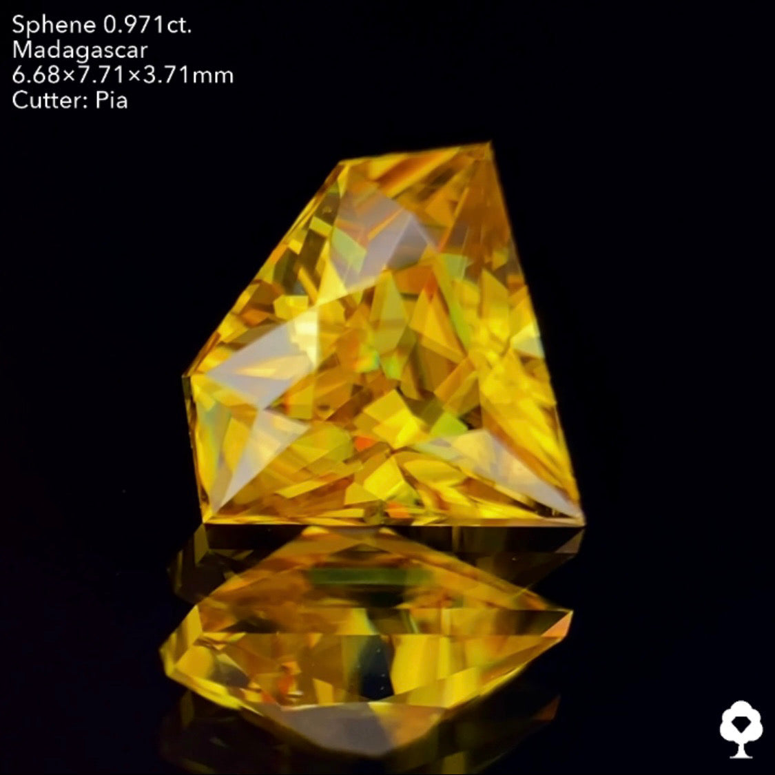 コレぞマダガスカルゴールドといえる煌めき抜群の宝石形★マダガスカルスフェーン0.971ct. ピアッちゃん作品