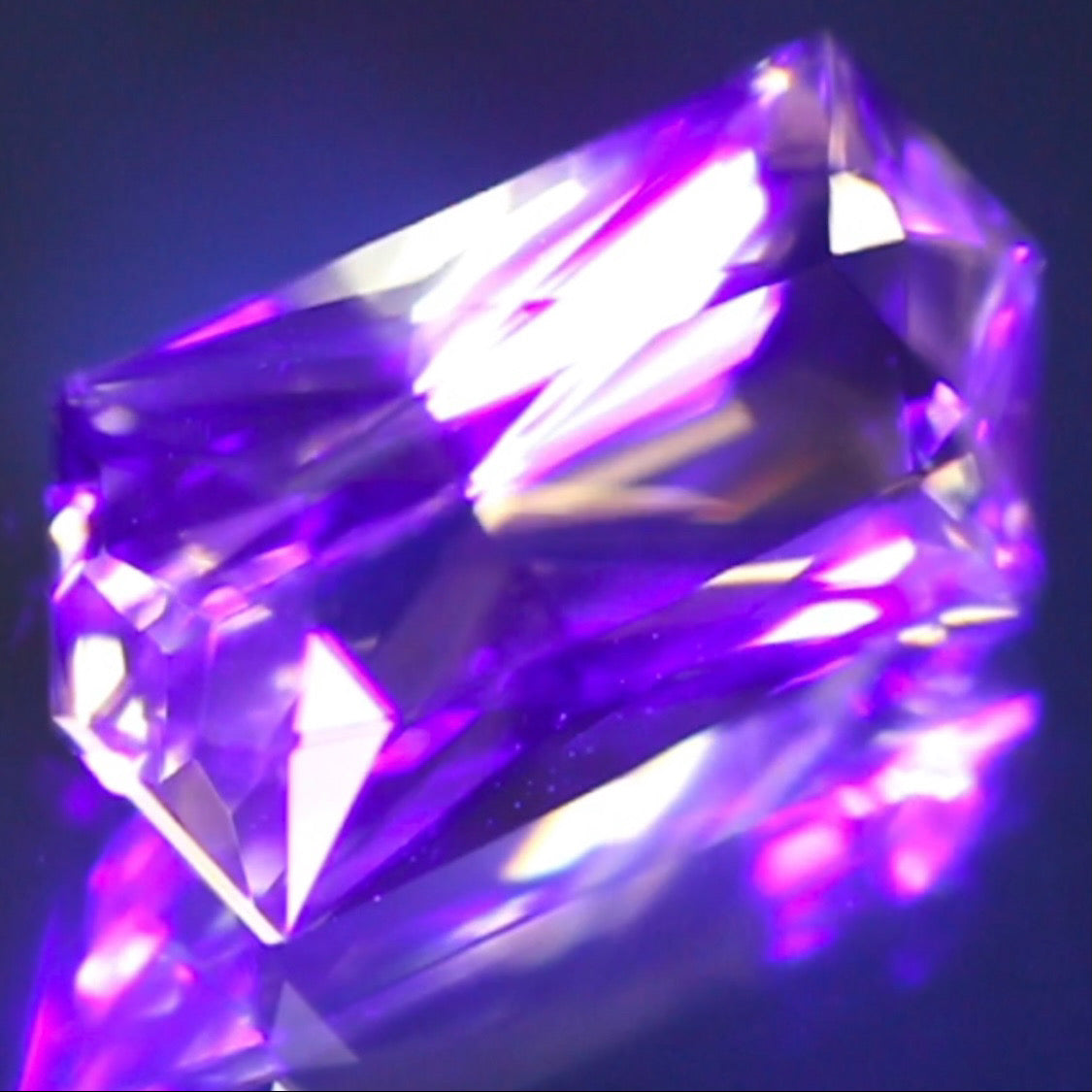鋭いキラキラが大人気の蝶ネクタイ型カット★ラブラドライト1.77ct ピアッちゃん作品✨こちらはクーポンはごめんなさい🙏