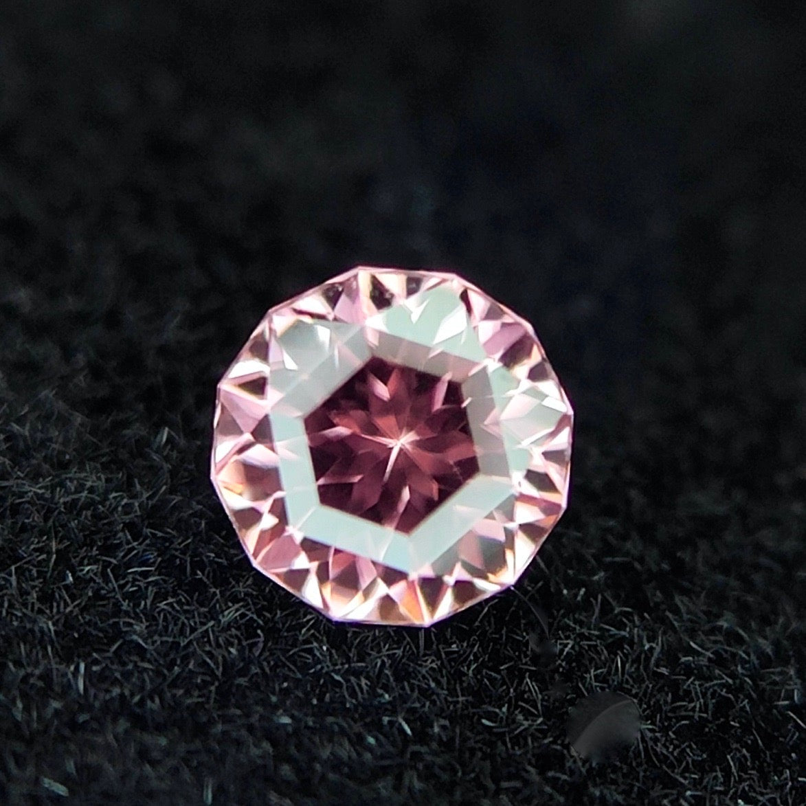 【チャットオークション御落札様専用】レアなシッカリピンクカラー✨ ZBカットで楽しむピンクジルコン0.244ct★4ZBご利用価格★