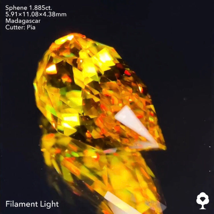 6ctから抽出された鋭くギラめくシャープペアシェイプ★スフェーン1.885ct ピアッちゃん作品★ハラキリプライス