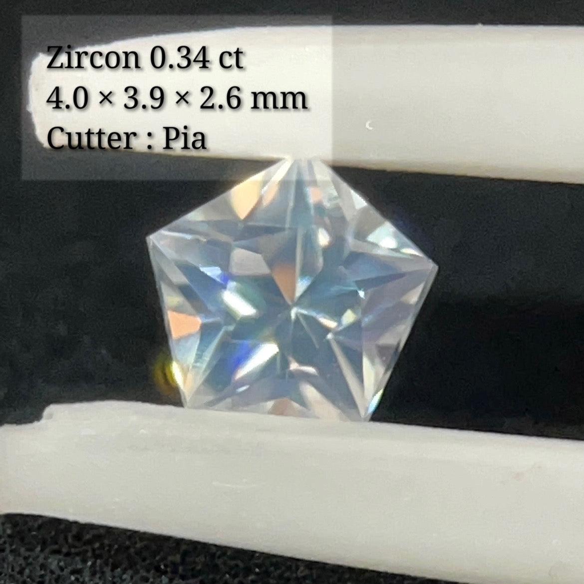 【SOLDOUT】カラーレスジルコン 0.34 ct ピアっちゃん作品 2/10 チャットオークション