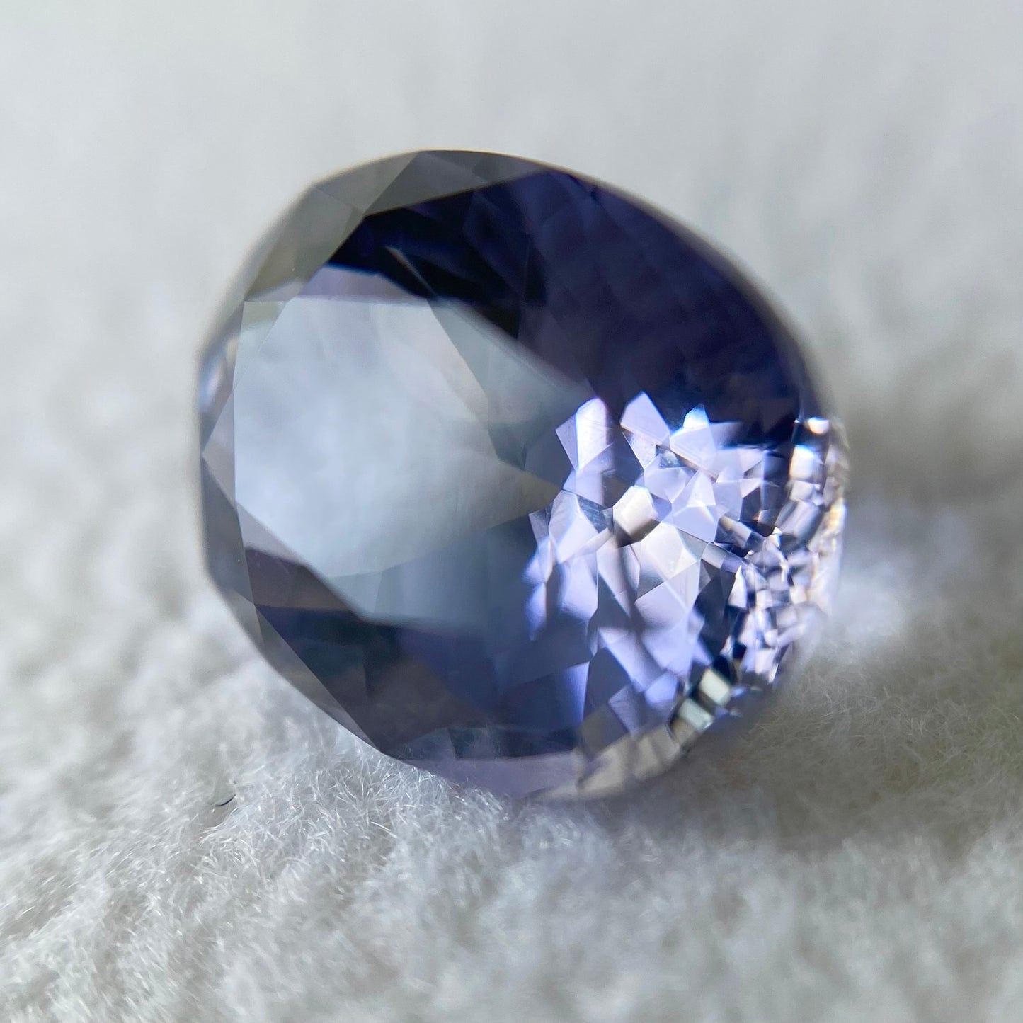 【GW特価】👽ラベンダーカラーが麗しい"究極のオーバル"アイオライト2.30ct ピアッちゃん作品✨