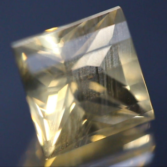 太鼓橋スクエアカットに潜む流星群シラー★ラブラドライト3.43ct 師匠作品✨