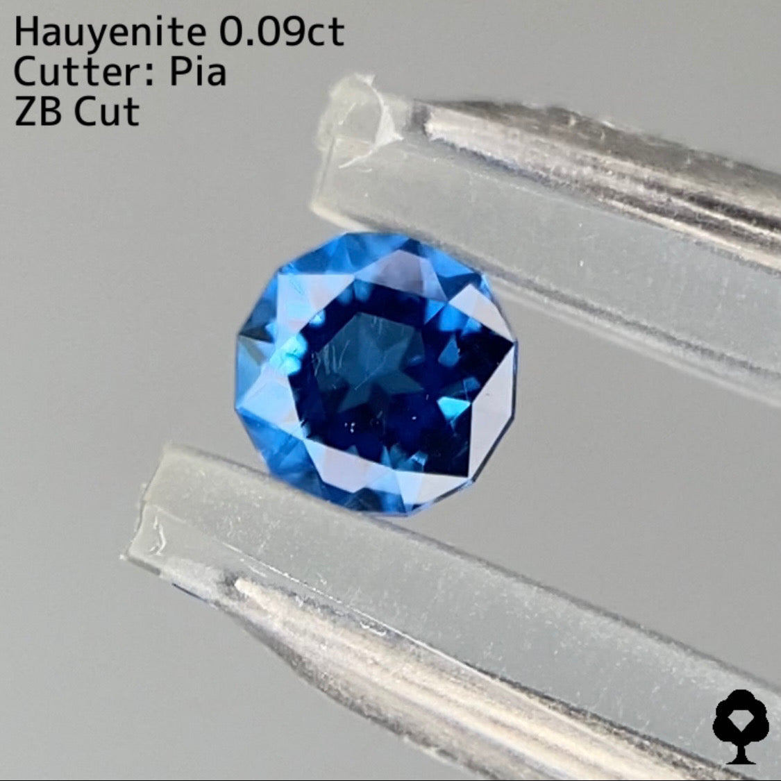 【ZBカット】オレンジに蛍光★UVアウィンナイト0.09ct. ピアッちゃん作品