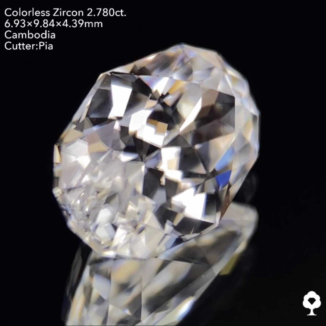 【サイレンタイムセール】凄まじいファイアーを放つクラリティ抜群の美ファンシーオーバル★カラーレスジルコン 2.780ct ピアッちゃん作品