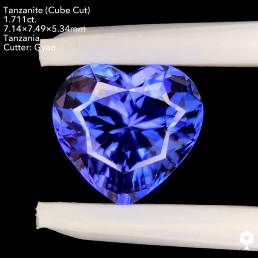 タンザナイト1.711ct. 変則キューブハートシェイプ ゲオちゃん作品