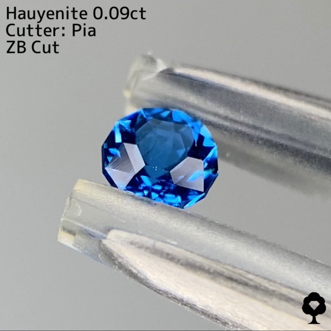 【ZBカット】オレンジに蛍光★UVアウィンナイト0.09ct. ピアッちゃん作品