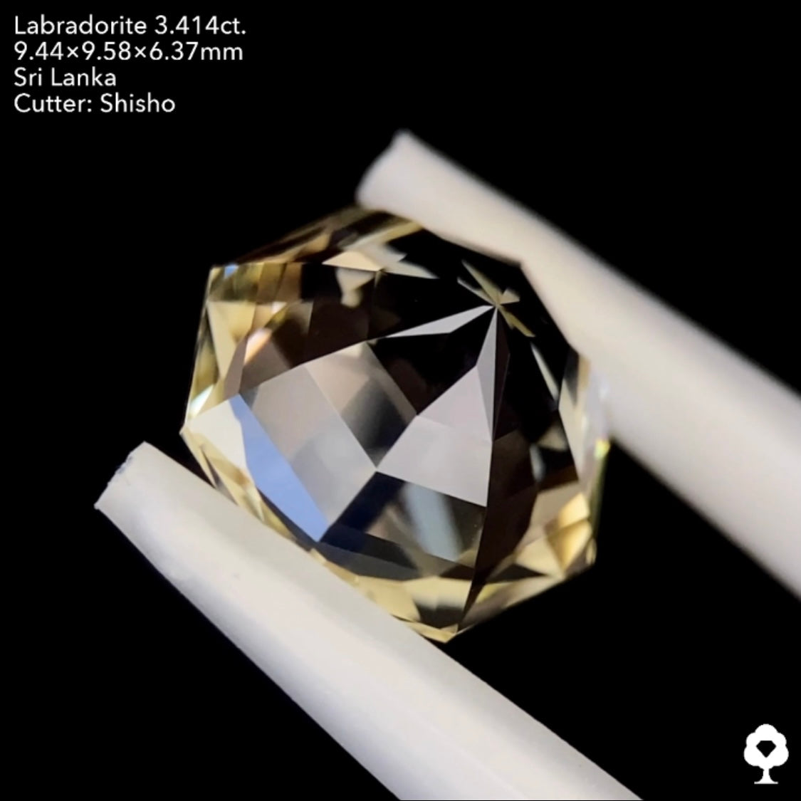 曇りなき圧巻の輝きを放つ太陽オクタゴン★ラブラドライト3.414ct. 師匠作品