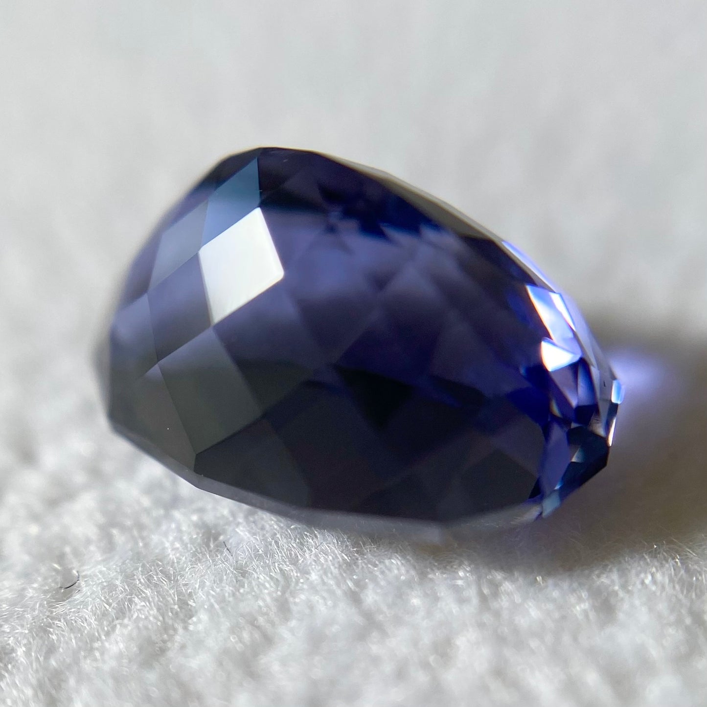 👽パビリオンの美しいカットと色むら感が最高"ファンシーオーバル" アイオライト2.33ct レイちゃん作品✨