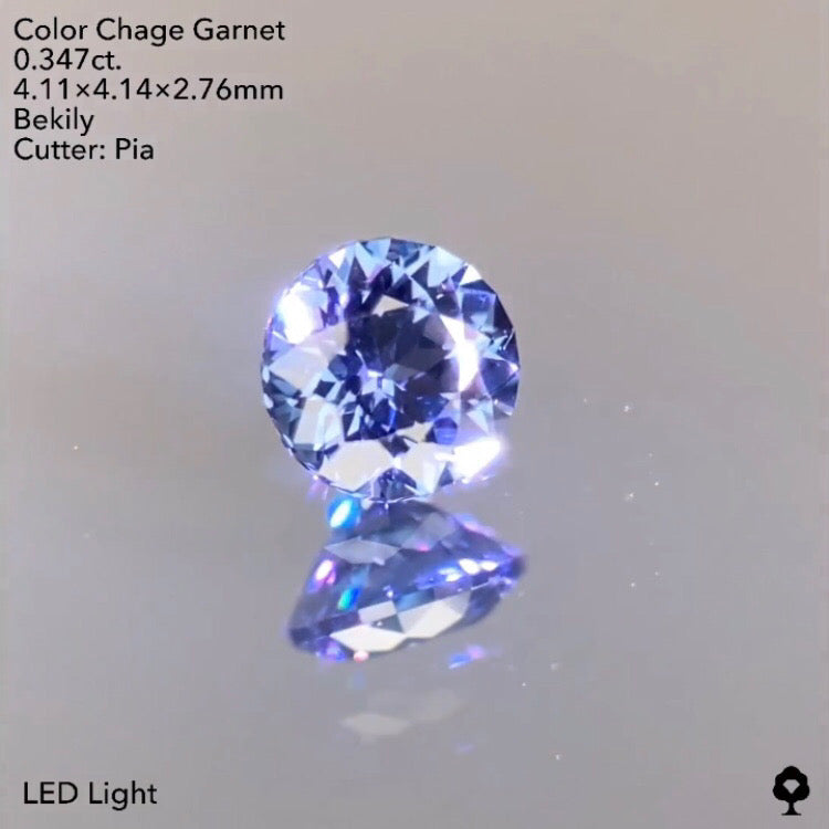 ★シッカリとした青味が美しい細やかな20角形ファンシーラウンド★ベキリーガーネット0.347ct ピアッちゃん作品