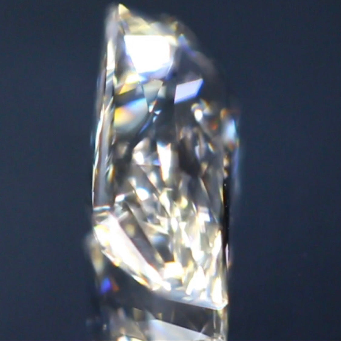 鋭いキラキラが大人気の蝶ネクタイ型カット★ラブラドライト1.77ct ピアッちゃん作品✨こちらはクーポンはごめんなさい🙏