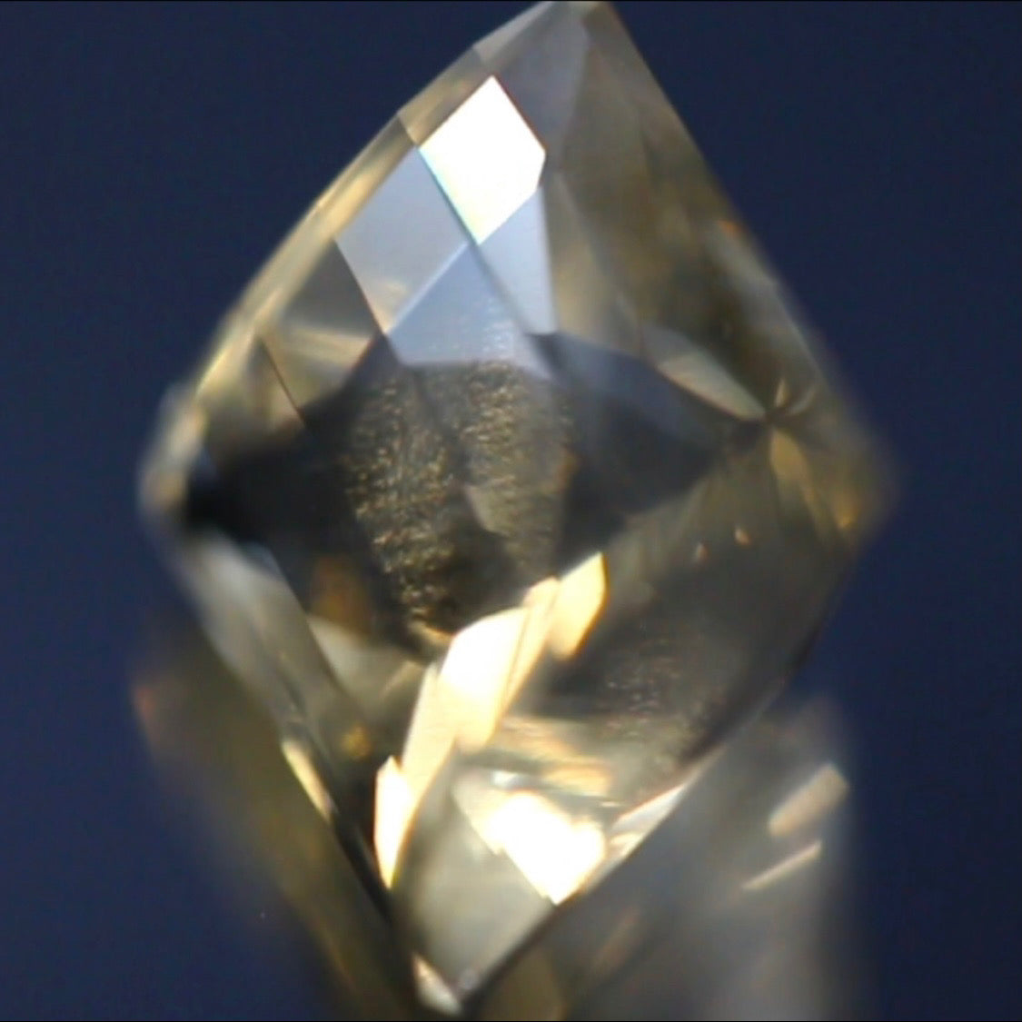太鼓橋スクエアカットに潜む流星群シラー★ラブラドライト3.43ct 師匠作品✨