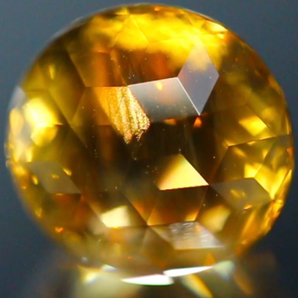 これぞ【キューブスターカット】濃厚ゴールドの美しい満月★ラブラドライト4.150ct ゲオちゃん作品✨こちらはクーポンはごめんなさい🙏