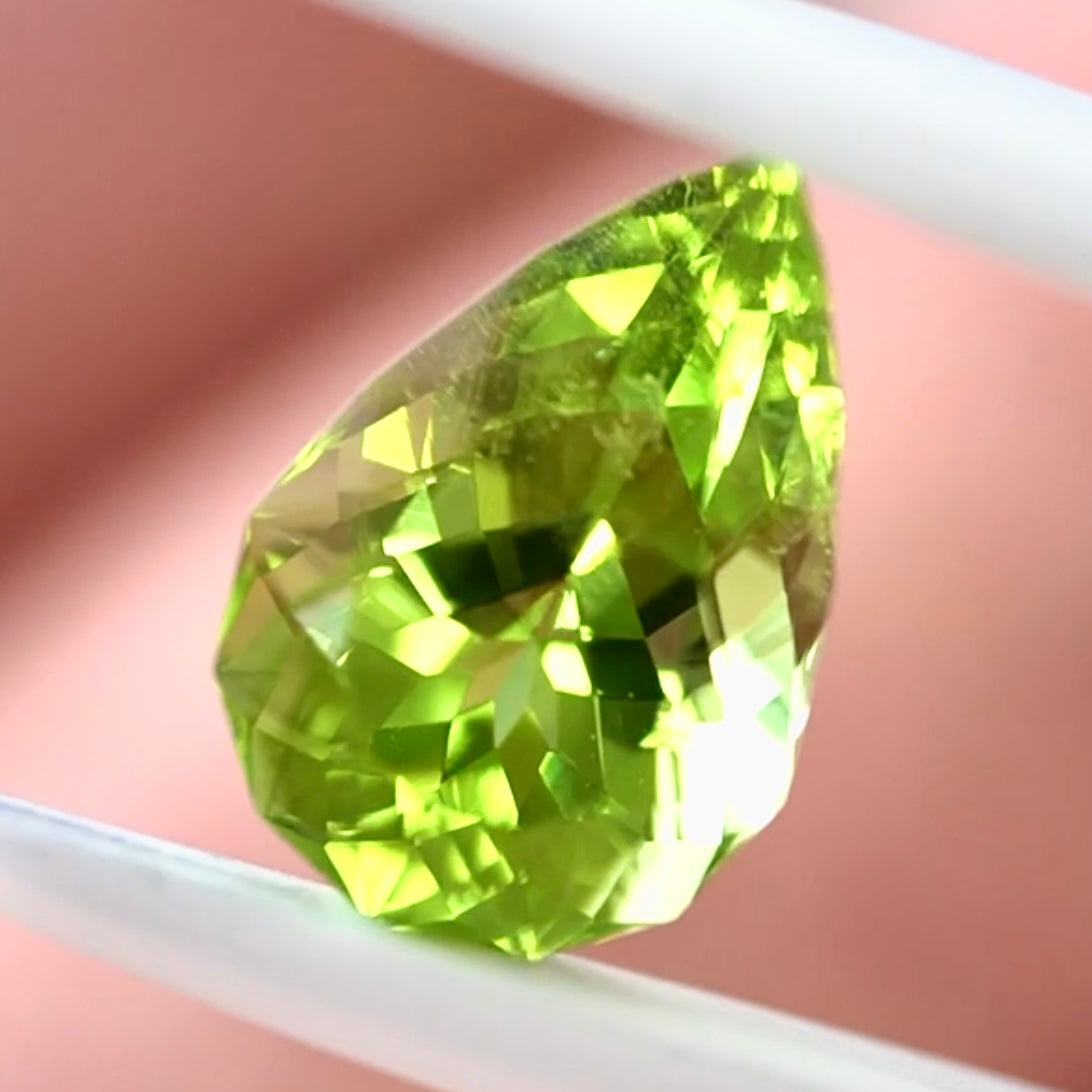 【交渉成立・専用ページ】ファンシーペアシェイプペリドット3.16ct💎レイちゃん作品
