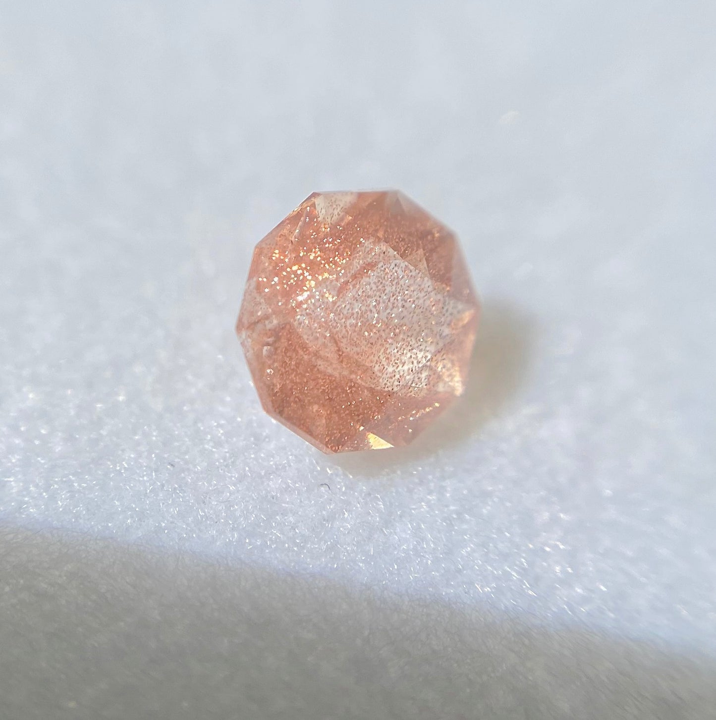 💖お待たせしました❣️ファンシーラウンドのオレゴンサンストーン0.39ct(テーブルからはみ出るシラー🙈💓)☀️💎ピアッちゃん作品【4/30チハルーム】GW特別特価❗️