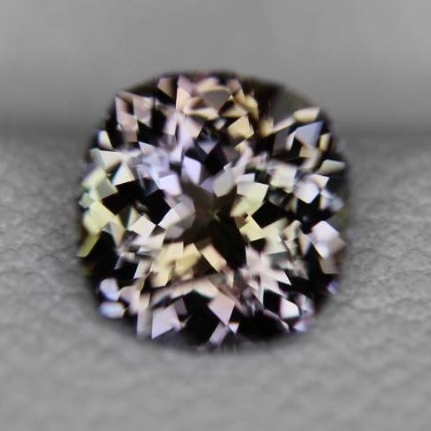 【お客さま専用】奥深いカメレオンカラーがクールかつ華やか★非加熱ゾイサイト1.059ct.