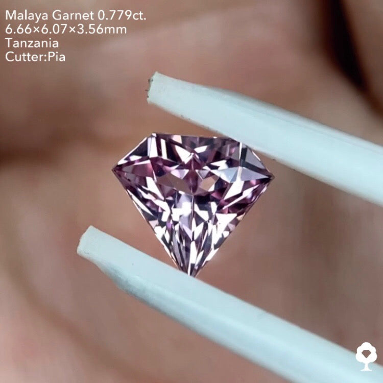 【お客さま専用】宝石形マラヤガーネット0.779ct ピアッちゃん作品★お問い合わせ特別価格