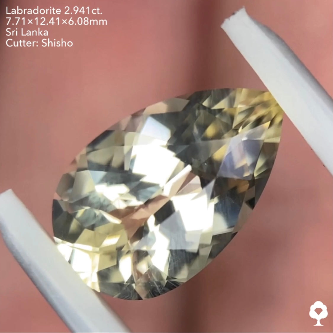 斜線シラー走る2面テーブルペアシェイプ★ラブラドライト2.941ct. 師匠作品