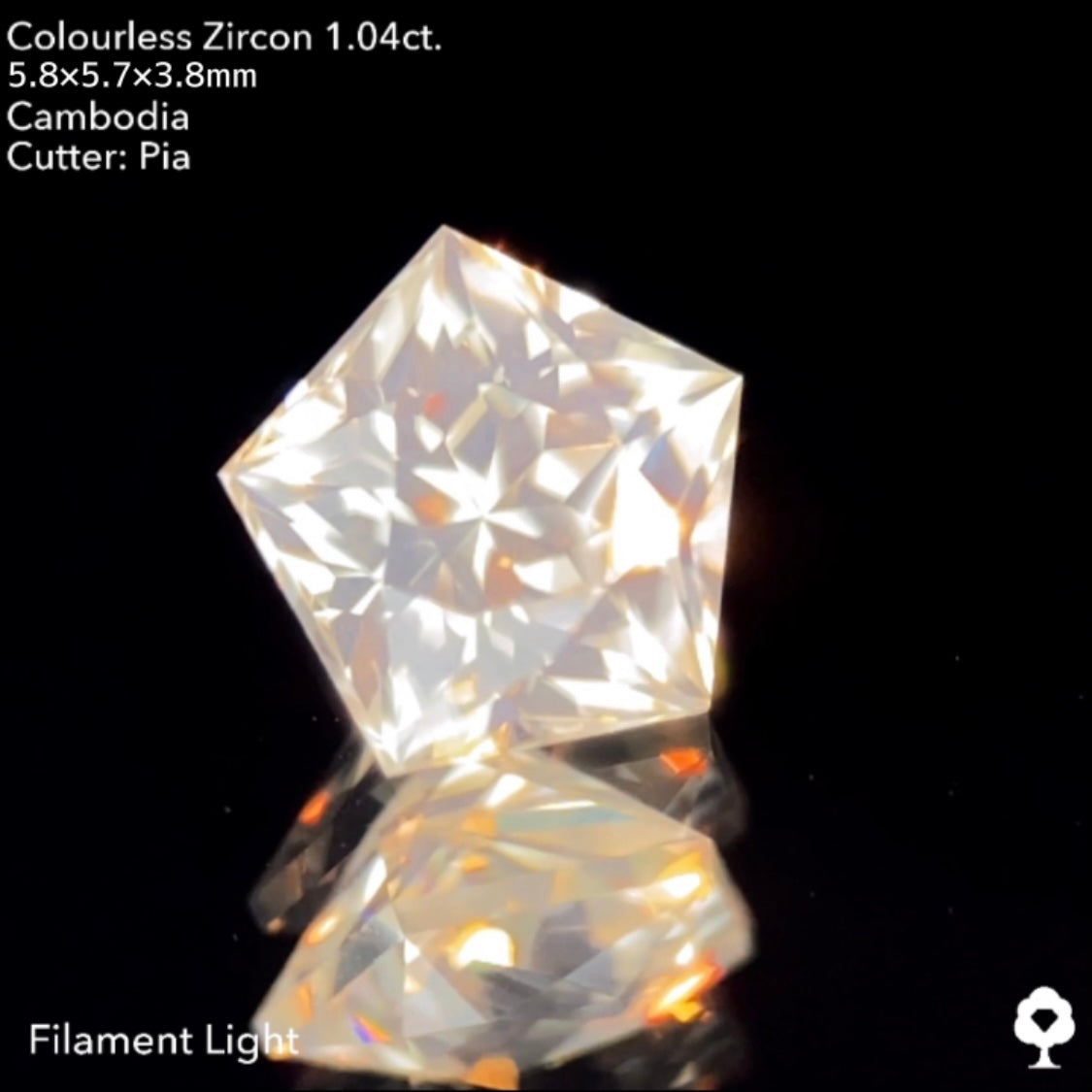 【チャットオクご落札作品☆】幻想的だが輝き抜群のシルキースターペンタゴン★カラーレスジルコン 1.04ct. ピアッちゃん作品