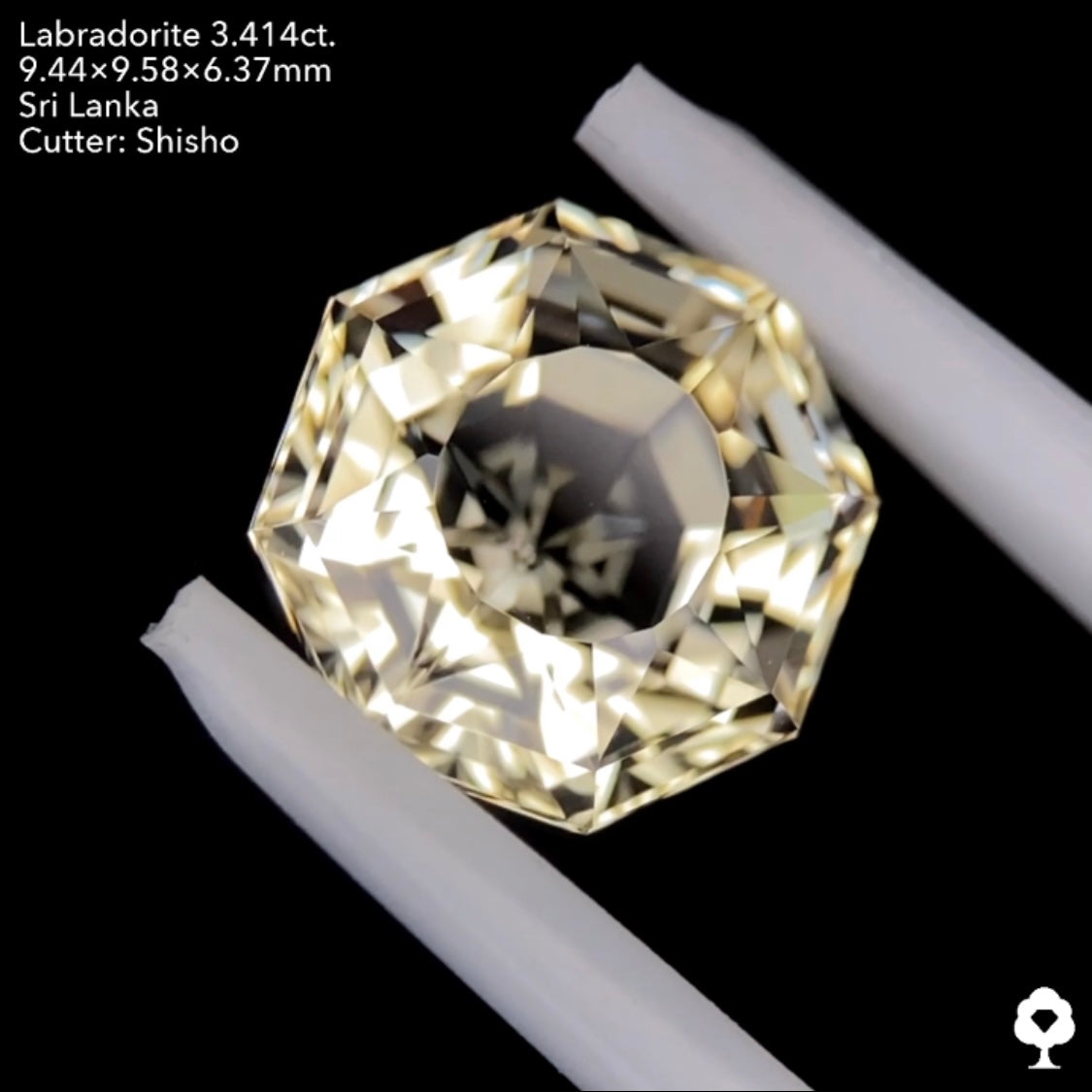 曇りなき圧巻の輝きを放つ太陽オクタゴン★ラブラドライト3.414ct. 師匠作品