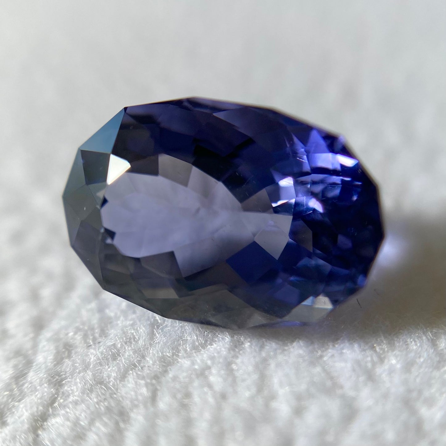 👽パビリオンの美しいカットと色むら感が最高"ファンシーオーバル" アイオライト2.33ct レイちゃん作品✨