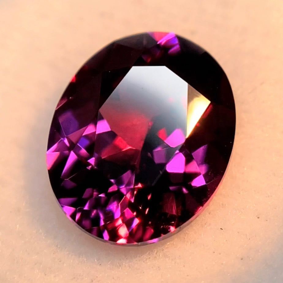 【GTY閉店大感謝祭】👽完成度高い濃美ピンクオーバル★ロードライトガーネット0.98ct ピアッ作品