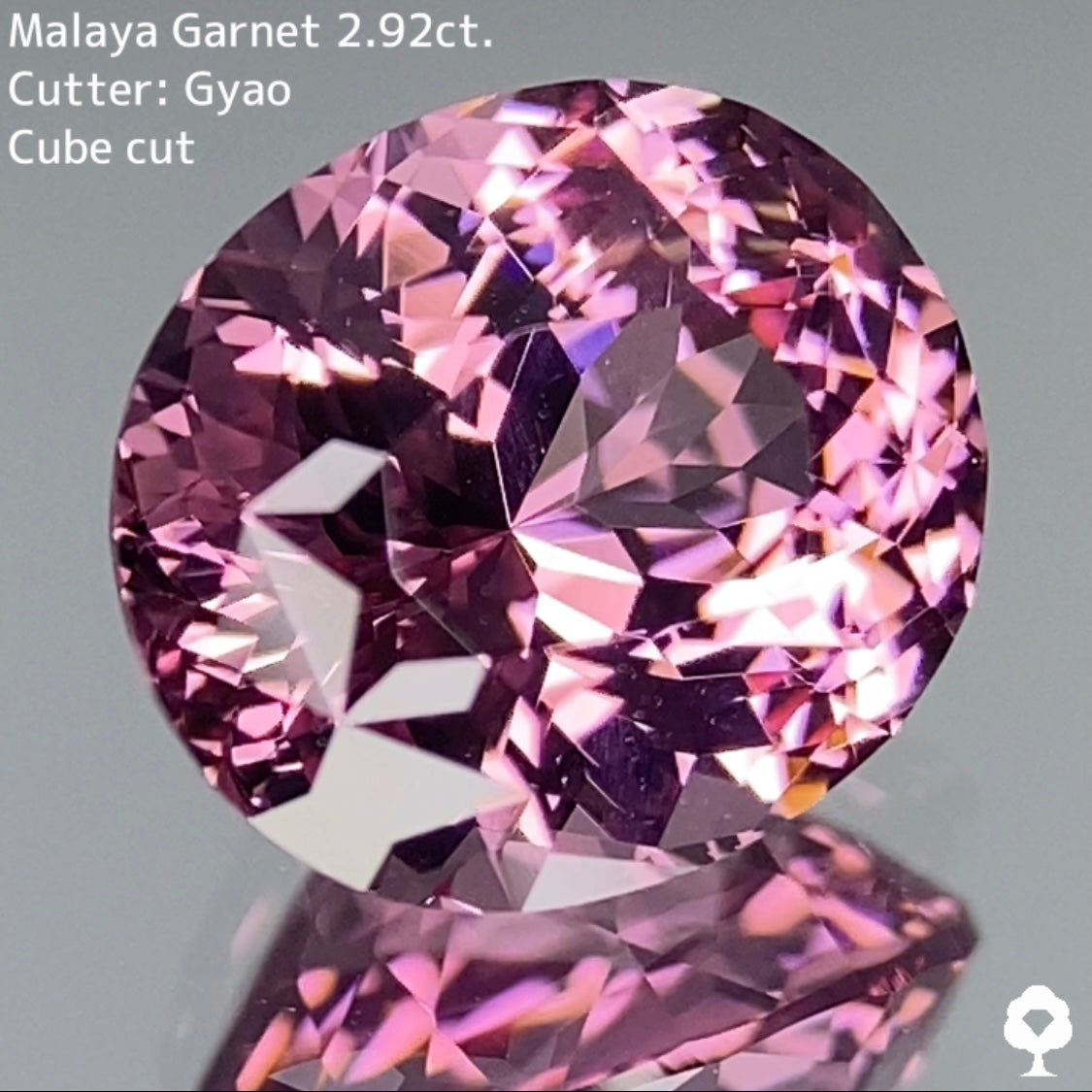 優しく可愛いピンクの細やかで強い煌めきを放つ変則キューブカット★マラヤガーネット 2.923ct【Cube cut】