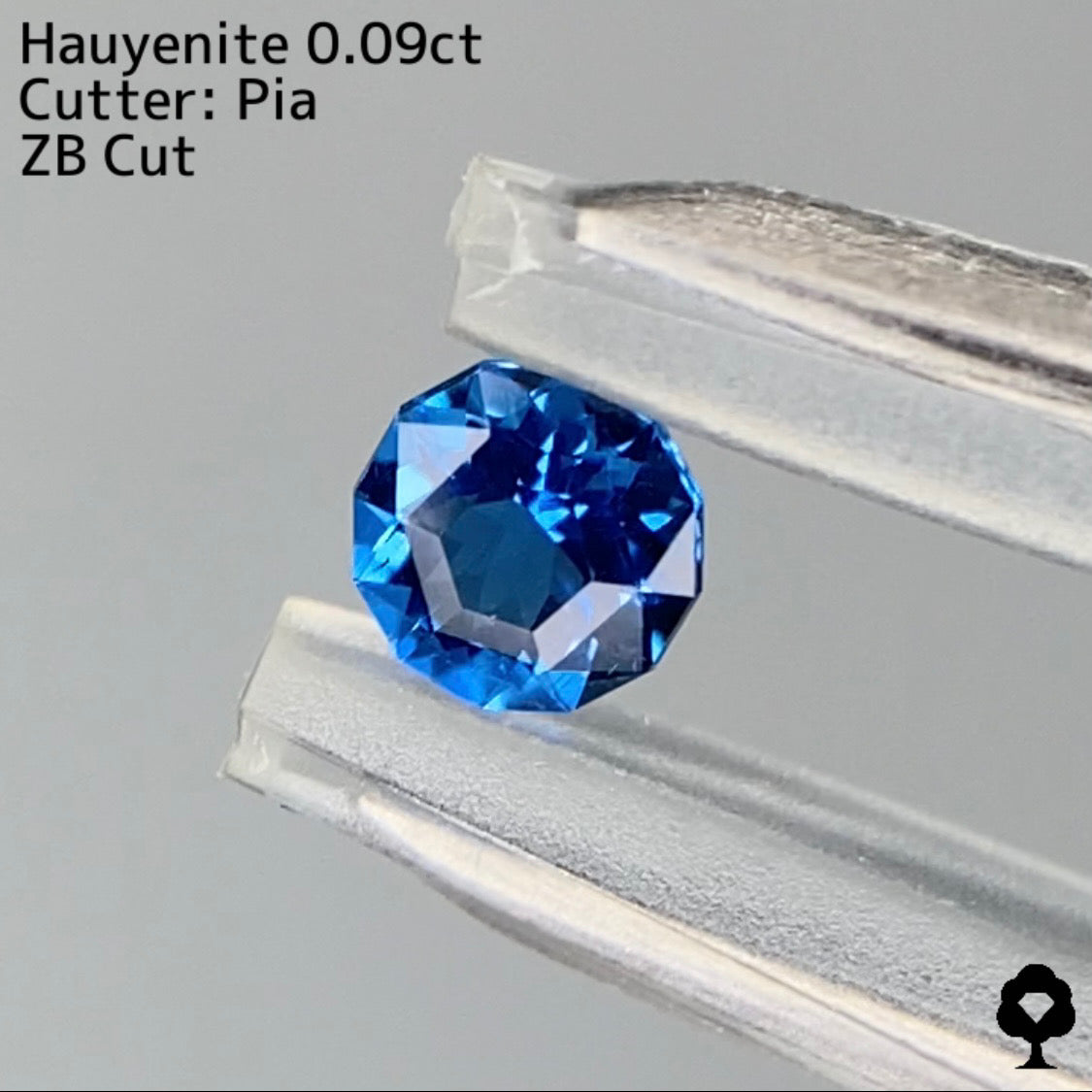 【ZBカット】オレンジに蛍光★UVアウィンナイト0.09ct. ピアッちゃん作品