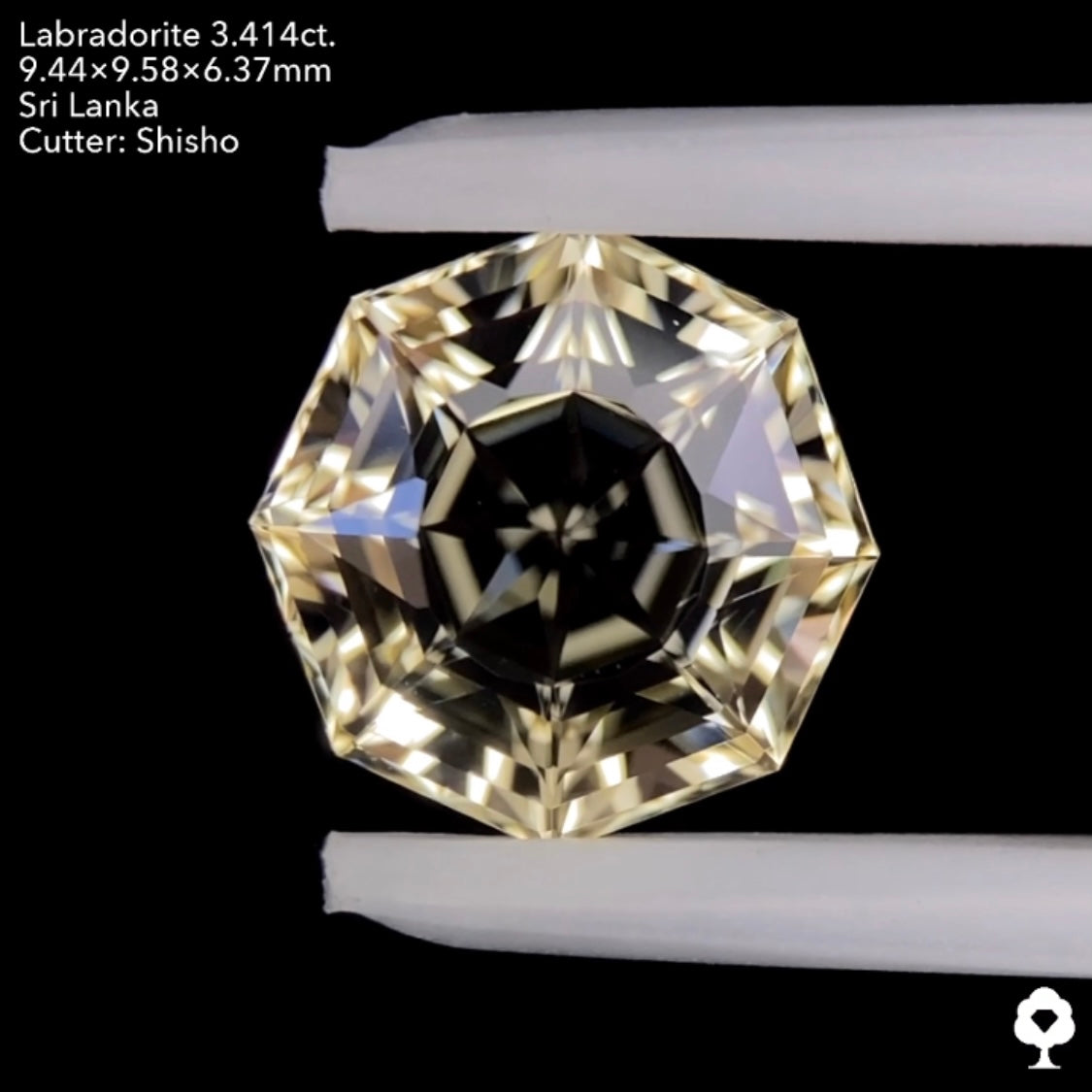 曇りなき圧巻の輝きを放つ太陽オクタゴン★ラブラドライト3.414ct. 師匠作品