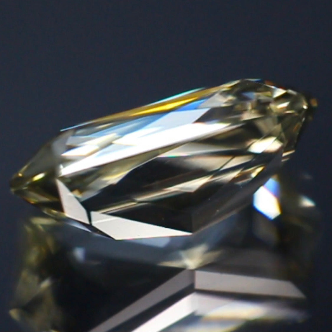 鋭いキラキラが大人気の蝶ネクタイ型カット★ラブラドライト1.77ct ピアッちゃん作品✨こちらはクーポンはごめんなさい🙏