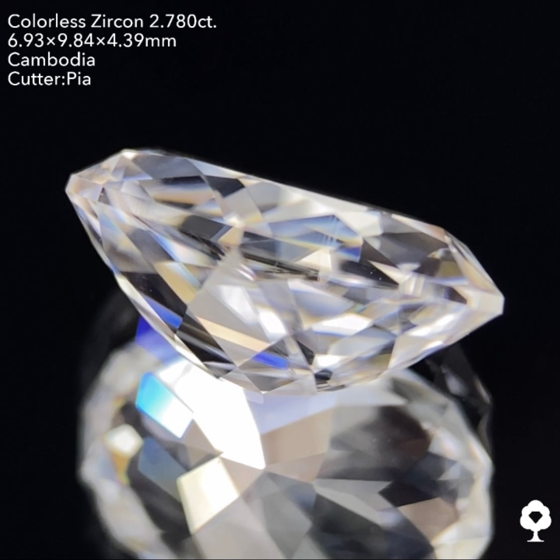 【サイレンタイムセール】凄まじいファイアーを放つクラリティ抜群の美ファンシーオーバル★カラーレスジルコン 2.780ct ピアッちゃん作品