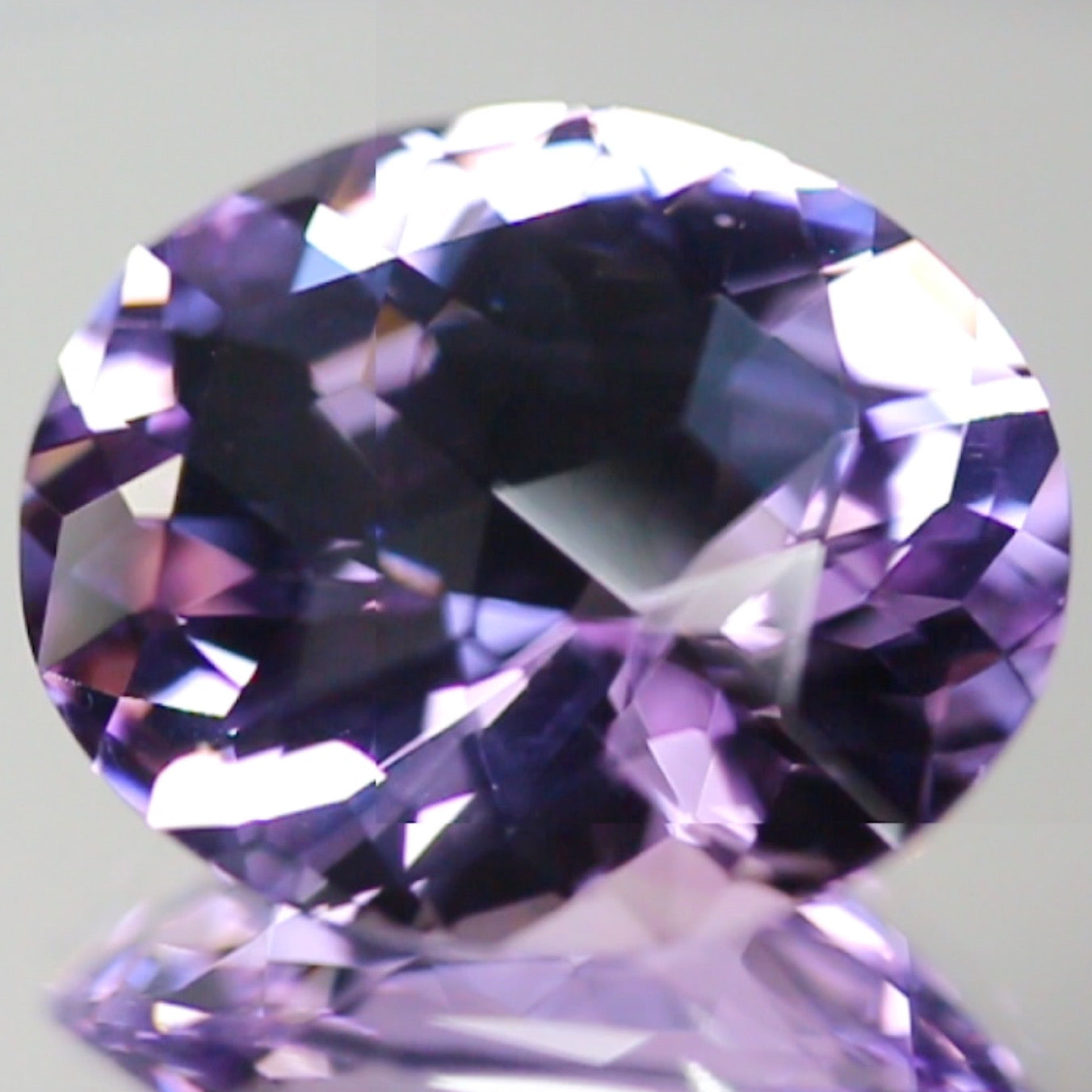 【SOLD OUT】可愛い色合いながら迫力満天のキューブスターオーバル★アメジスト8.80ct/ゲオちゃん作品★お問い合わせ1番乗り価格★