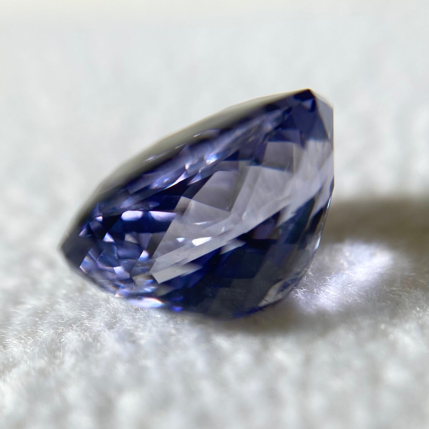 👽パビリオンの美しいカットと色むら感が最高"ファンシーオーバル" アイオライト2.33ct レイちゃん作品✨