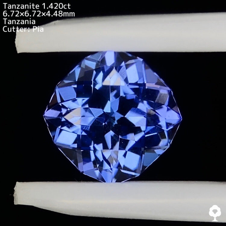 【まさかの本日終了‼️12h1円オークション】ブルーが冴える花のようなファンシークッション★タンザナイト1.420ct. ピアッちゃん作品