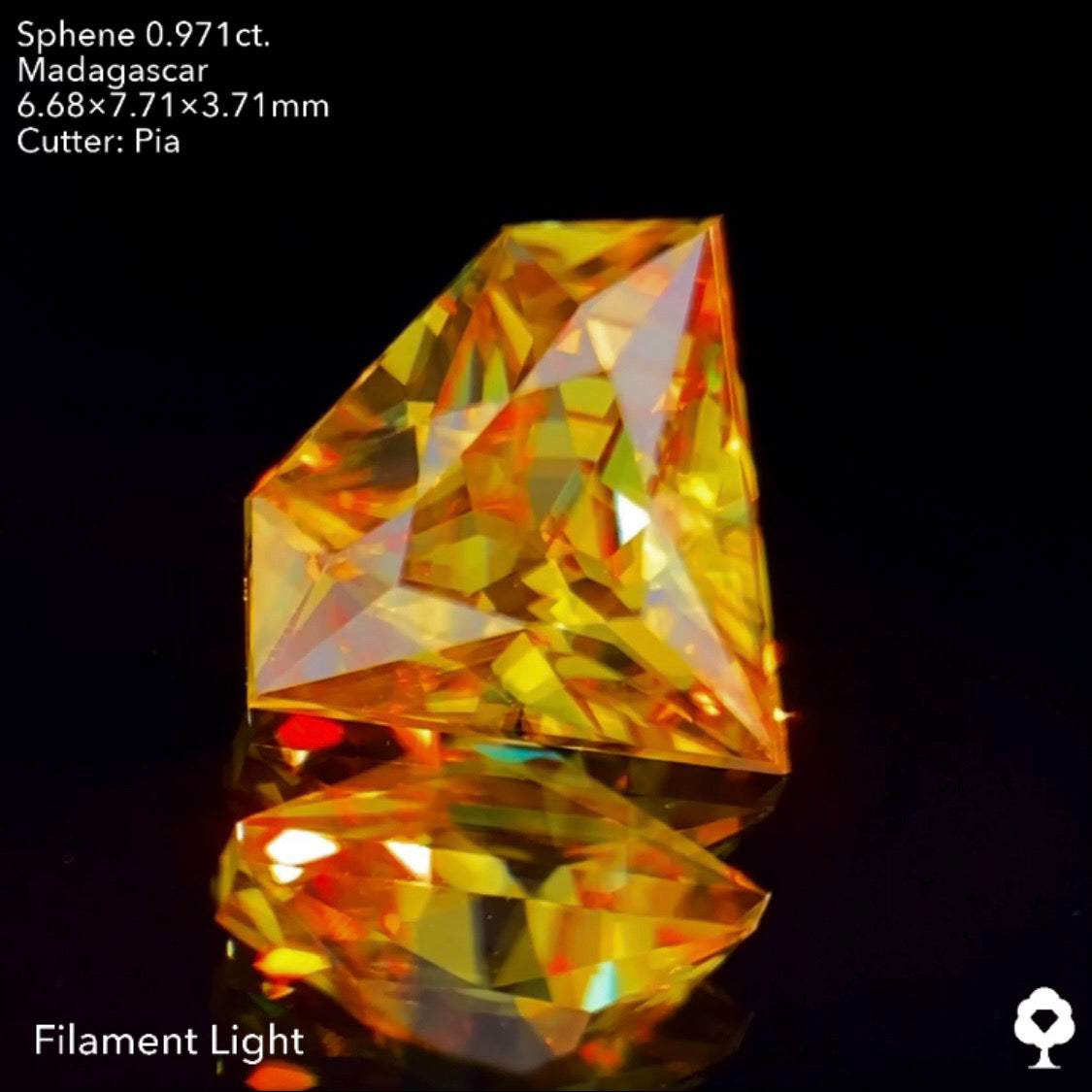 コレぞマダガスカルゴールドといえる煌めき抜群の宝石形★マダガスカルスフェーン0.971ct. ピアッちゃん作品