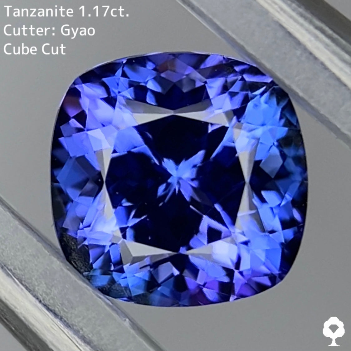 【お客様専用ページ】紫陽花のような色合いと細やかな煌めき★タンザナイト 1.17ct ゲオちゃん作品【Cube cut】