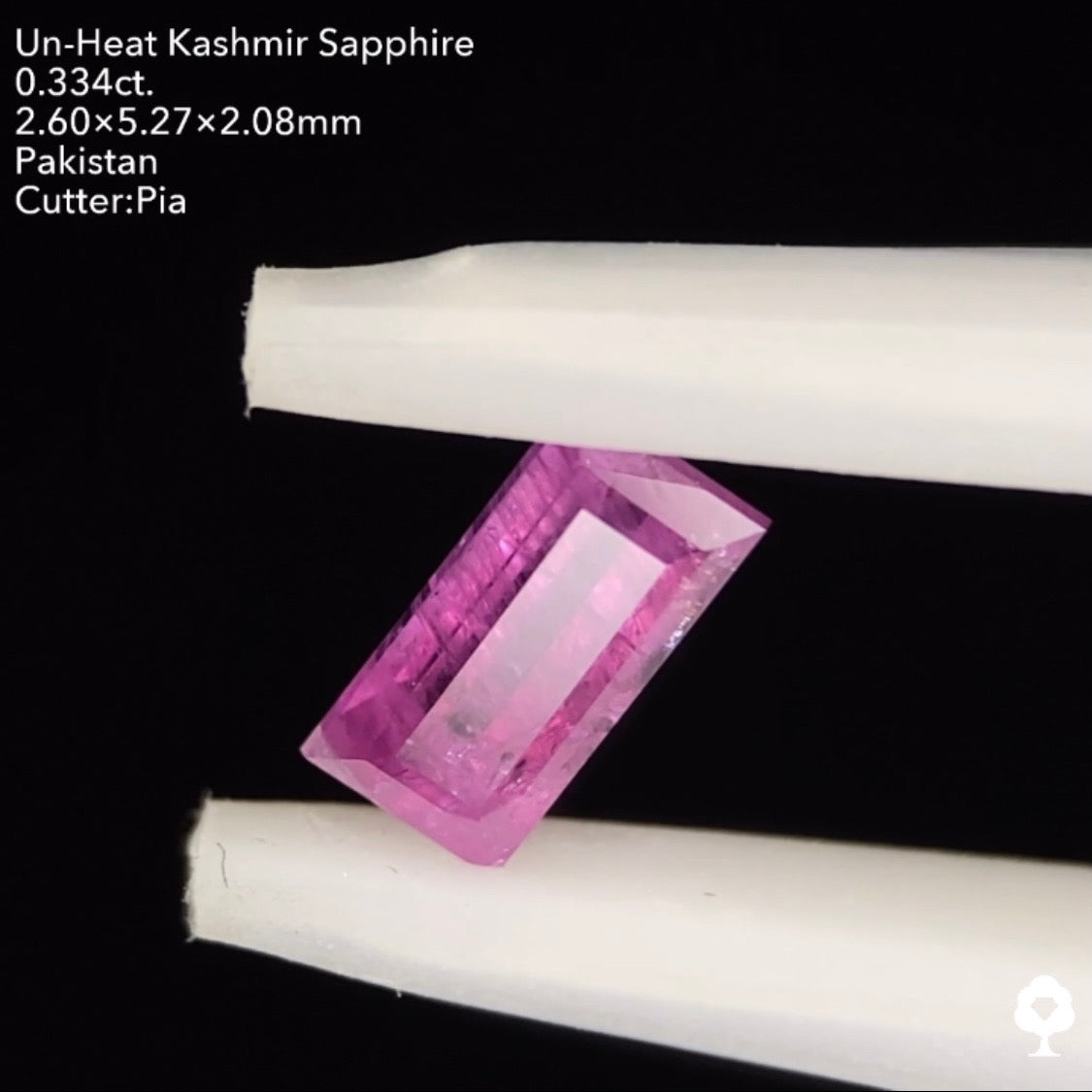 いろんな表情をお楽しみあれ★ 完璧なバゲットシェイプの非加熱カシミールサファイア0.334ct ピアッちゃん作品【コランダム夏祭り特別価格❗️】
