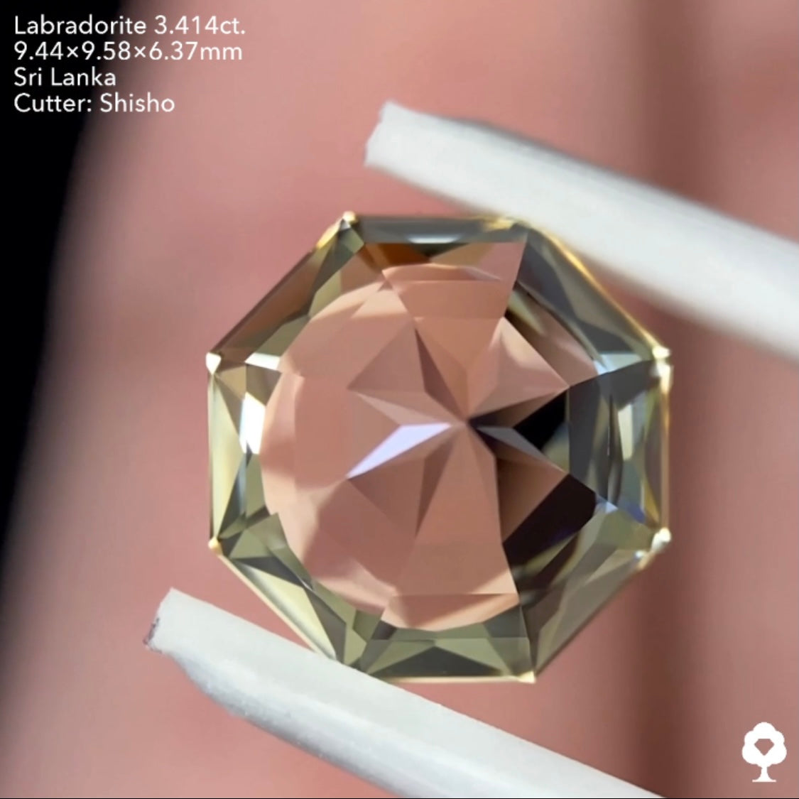 曇りなき圧巻の輝きを放つ太陽オクタゴン★ラブラドライト3.414ct. 師匠作品